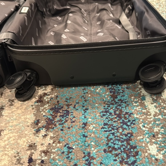 The Original Bigger Carry-On in Green - Picture 6 of 7